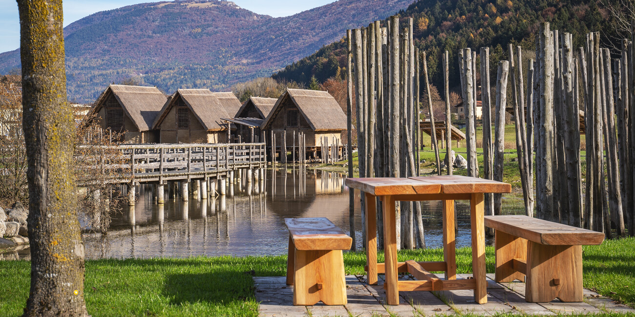 PREHISTORICKÁ VESNICE MEZI ZEMÍ A VODOU #1