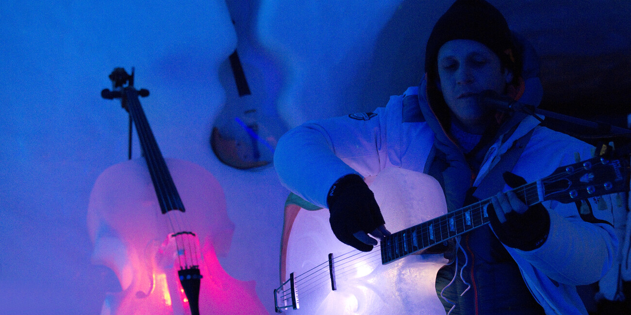Konzerte im Iglu auf Instrumenten aus Eis #3
