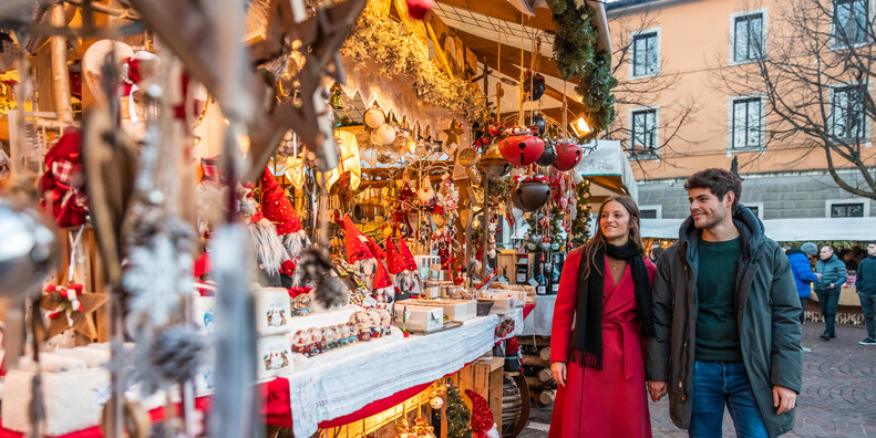 Weihnachtsmärkte im Trentino: Kunsthandwerk vor malerischer Bergkulisse #1