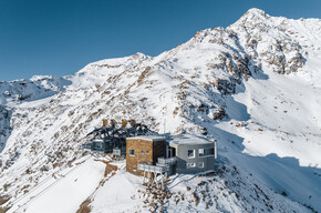Eröffnung der Berghütte Mythe im ersten plastikfreien Skigebiet der Welt