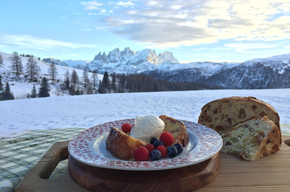 Panettone mit Eiercreme und Trentiner Grappa