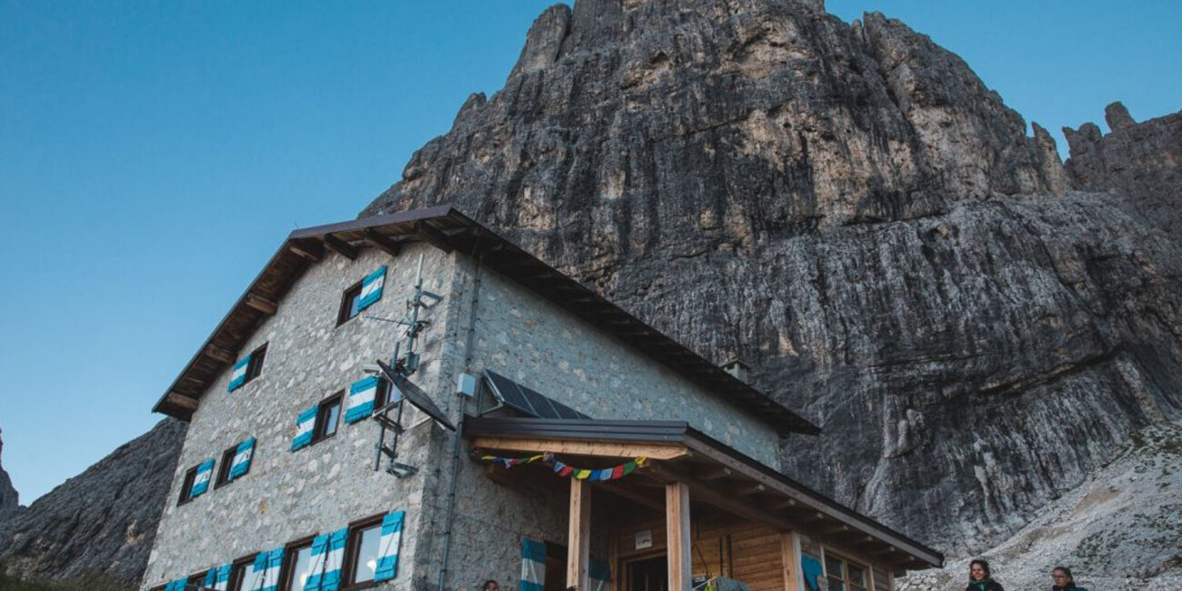 Ein junges Ehepaar auf den Gipfel der Dolomiten #1