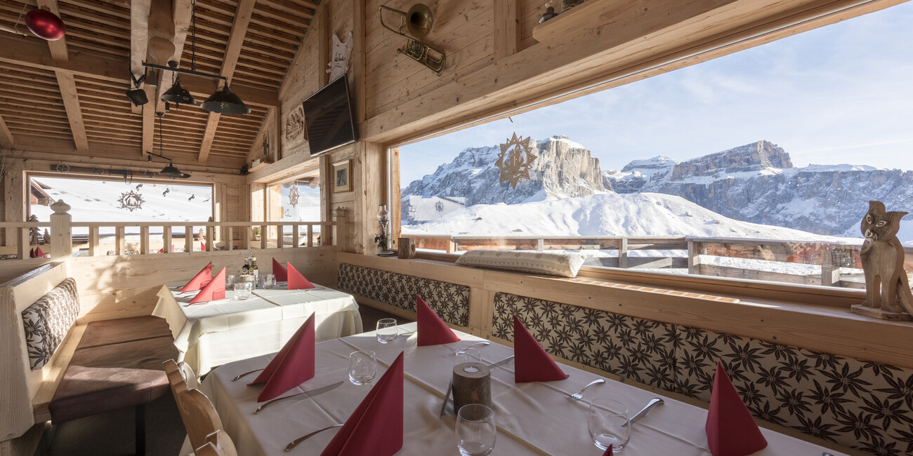 A SLALOM BETWEEN GOURMET MOUNTAIN HUTS  #1