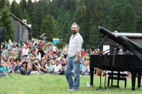 Bollani sorprendente e poliedrico più che mai