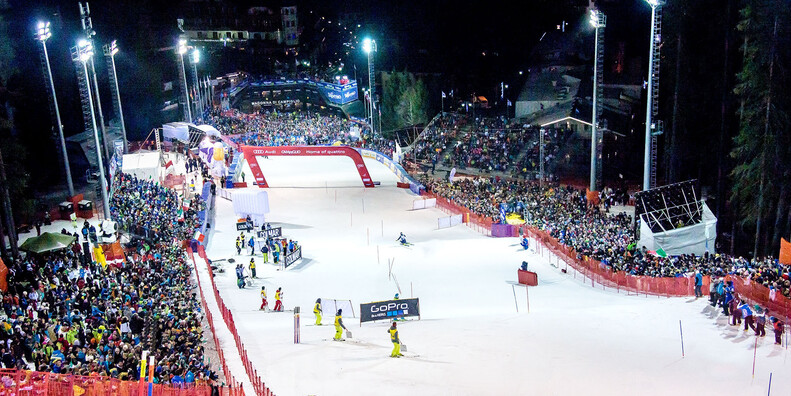 Slaloms bei Nacht: 3Tre FIS Ski Weltcup auf der Canalone Miramonti #1