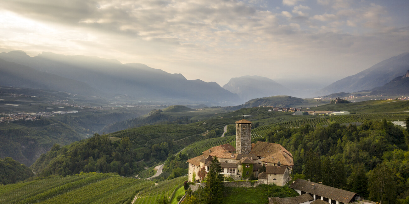 BE DAZZLED BY HISTORICAL GARDENS AND CASTLES #3