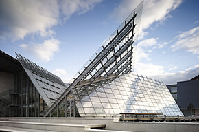 PODRÓŻ PRZEZ EPOKI I STYLE W MIASTACH SZTUKI 