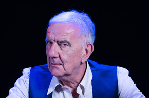 AI SUONI DELLE DOLOMITI VA IN SCENA “POLIMERO, UN BURATTINO DI PLASTICA” CON GENE GNOCCHI 