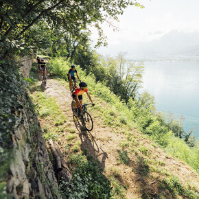 Tra sentieri e laghi
