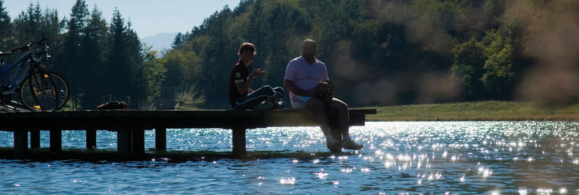 Lago di Nembia - ciclisti in relax