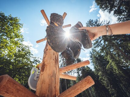 Percorso sensoriale a piedi nudi Fata Gavardina | © 2023_APTGARDADOLOMITI_PRUGNOLA
