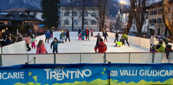 APT Campiglio - Campo pattinaggio Tione | © APT Campiglio - Campo pattinaggio Tione