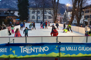 APT Campiglio - Campo pattinaggio Tione | © APT Campiglio - Campo pattinaggio Tione