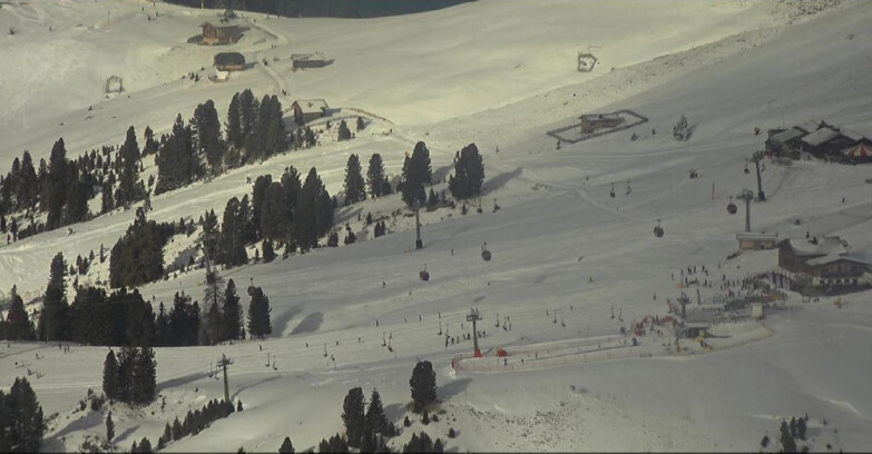 Webcam Pampeago  - Predazzo -  Obereggen - Mountain huts Zisch and Genischer