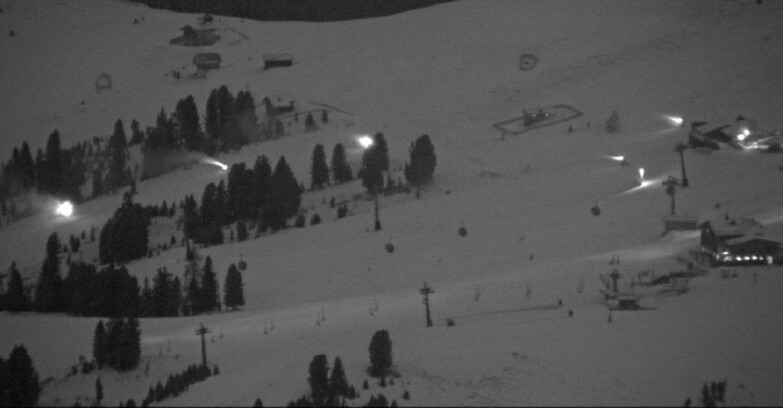 Webcam Pampeago  - Predazzo -  Obereggen - Mountain huts Zisch and Genischer