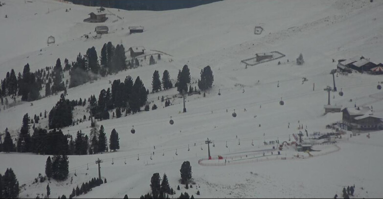 Webcam Pampeago  - Predazzo -  Obereggen - Mountain huts Zisch and Genischer