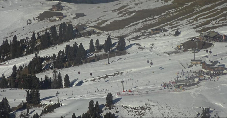 Webcam Pampeago  - Predazzo -  Obereggen - Mountain huts Zisch and Genischer