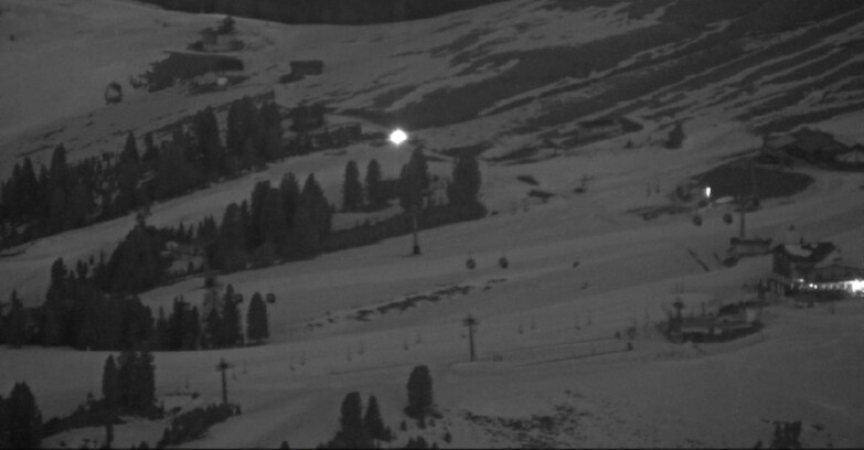 Webcam Pampeago  - Predazzo -  Obereggen - Mountain huts Zisch and Genischer