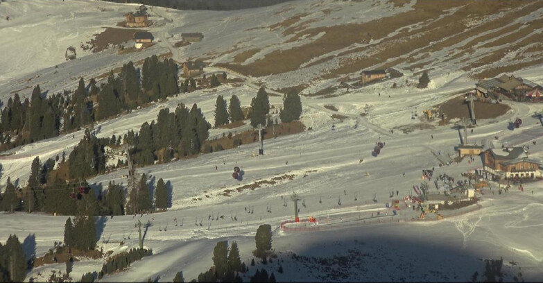 Webcam Pampeago  - Predazzo -  Obereggen - Mountain huts Zisch and Genischer