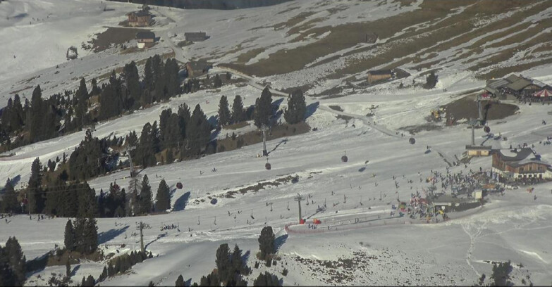 Webcam Pampeago  - Predazzo -  Obereggen - Mountain huts Zisch and Genischer