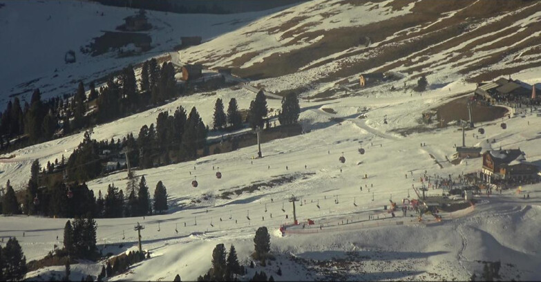 Webcam Pampeago  - Predazzo -  Obereggen - Mountain huts Zisch and Genischer