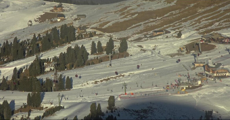 Webcam Pampeago  - Predazzo -  Obereggen - Mountain huts Zisch and Genischer