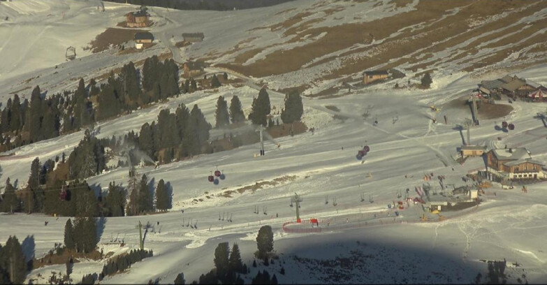 Webcam Pampeago  - Predazzo -  Obereggen - Mountain huts Zischg and Ganischger