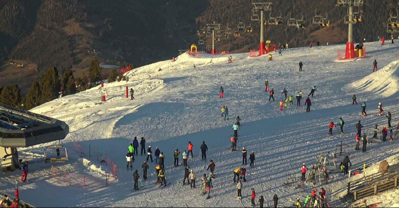 Webcam Альпе-Чермис  - Chairlift and slope Lagorai