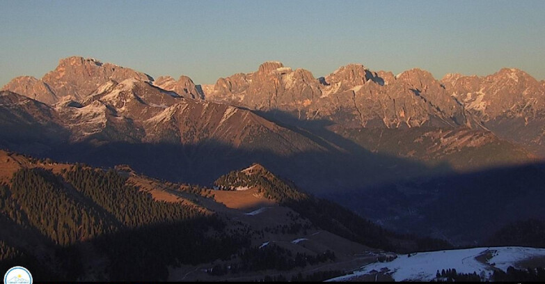 Webcam Passo Brocon-Marande - Brocon Pass and Pale di S.Martino 