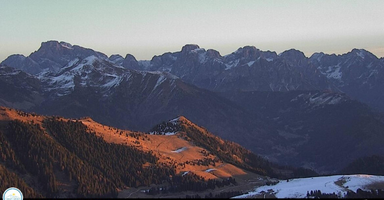 Webcam Passo Brocon-Marande - Brocon Pass and Pale di S.Martino 