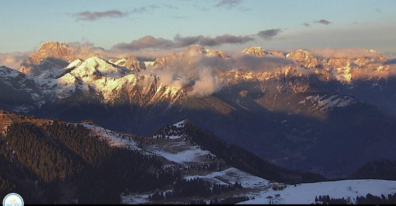 Webcam Passo Brocon-Marande - Brocon Pass and Pale di S.Martino 