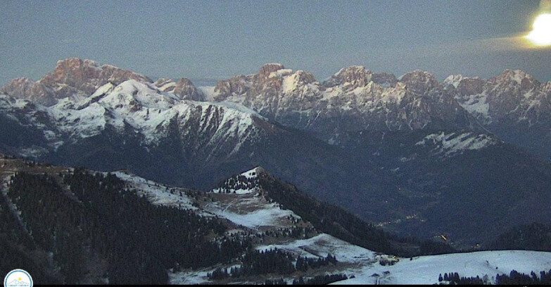Webcam Passo Brocon-Marande - Brocon Pass and Pale di S.Martino 