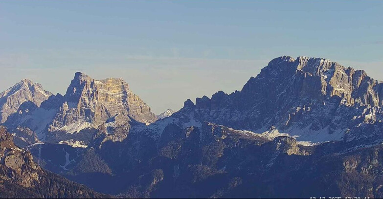 Webcam Passo San Pellegrino-Falcade  - Pelmo e Civetta