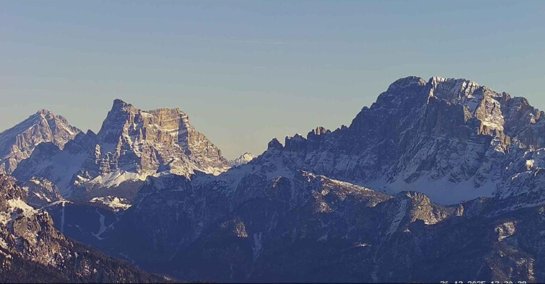 Webcam Passo San Pellegrino-Falcade  - Pelmo e Civetta