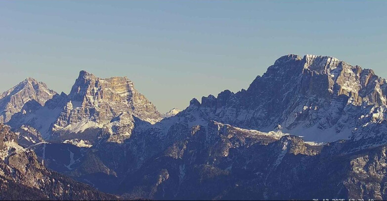 Webcam Passo San Pellegrino-Falcade  - Pelmo e Civetta