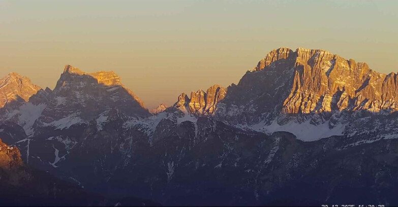Webcam Passo San Pellegrino-Falcade - Pelmo e Civetta