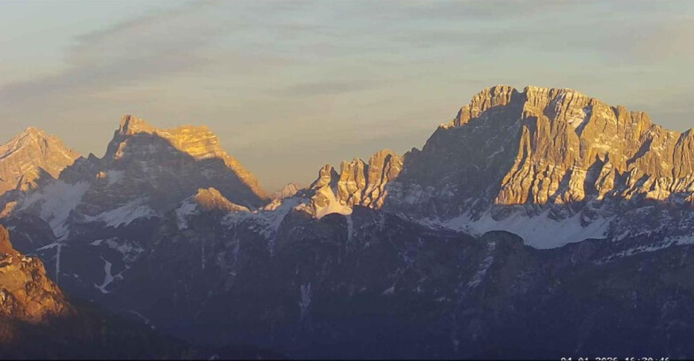 Webcam Passo San Pellegrino-Falcade  - Pelmo e Civetta