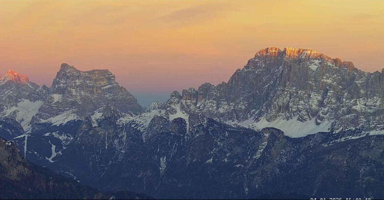 Webcam Passo San Pellegrino-Falcade  - Pelmo e Civetta