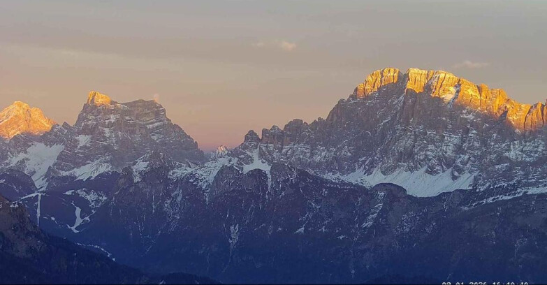 Webcam Passo San Pellegrino-Falcade - Pelmo e Civetta