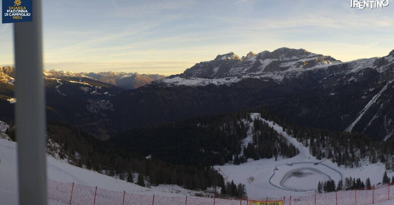 Webcam Pinzolo - Rifugio Doss del Sabion - 2100m