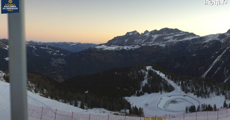 Webcam Pinzolo - Rifugio Doss del Sabion - 2100m