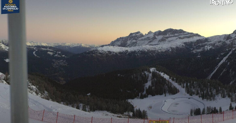 Webcam Pinzolo - Rifugio Doss del Sabion - 2100m