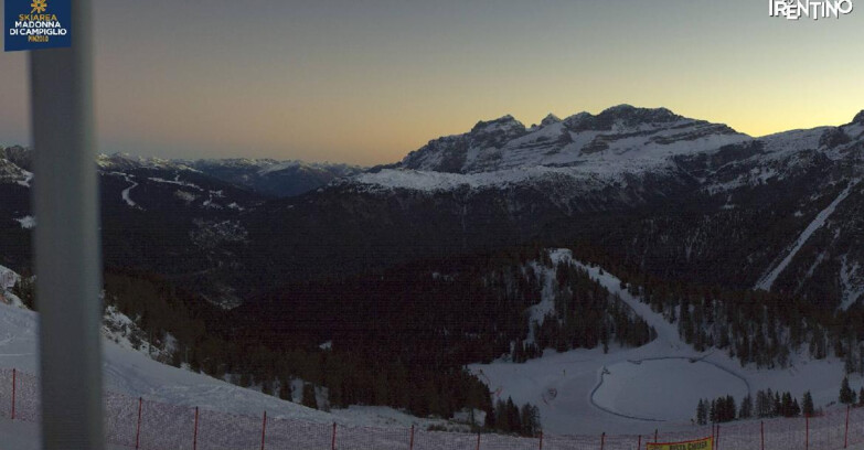 Webcam Pinzolo - Rifugio Doss del Sabion - 2100m