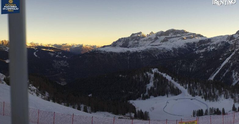 Webcam Pinzolo - Rifugio Doss del Sabion - 2100m