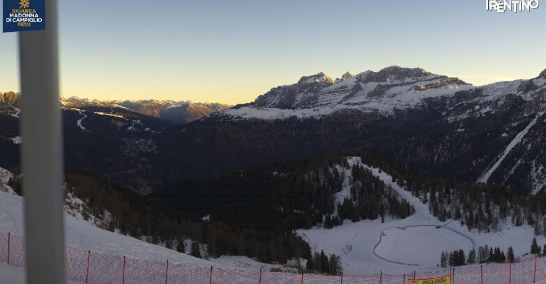 Webcam Pinzolo - Rifugio Doss del Sabion - 2100m