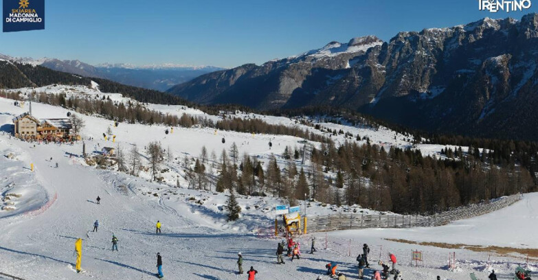 Webcam Madonna di Campiglio (Skiarea Campiglio Dolomiti di Brenta - Val di Sole Val Rendena) - Rifugio Viviani