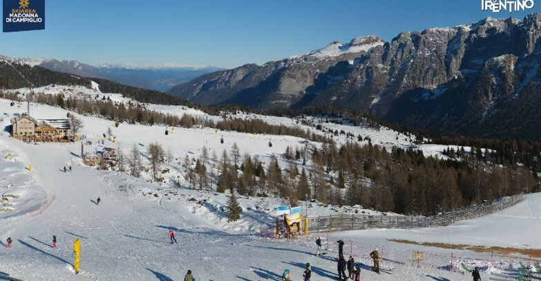 Webcam Madonna di Campiglio (Skiarea Campiglio Dolomiti di Brenta - Val di Sole Val Rendena) - Rifugio Viviani