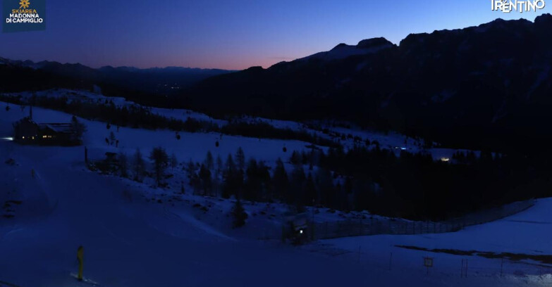 Webcam Madonna di Campiglio (Skiarea Campiglio Dolomiti di Brenta - Val di Sole Val Rendena) - Rifugio Viviani