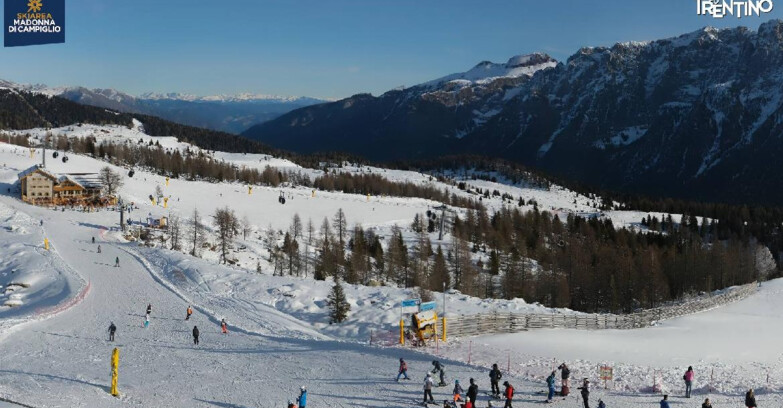 Webcam Madonna di Campiglio (Skiarea Campiglio Dolomiti di Brenta - Val di Sole Val Rendena) - Rifugio Viviani