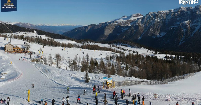 Webcam Madonna di Campiglio (Skiarea Campiglio Dolomiti di Brenta - Val di Sole Val Rendena) - Rifugio Viviani